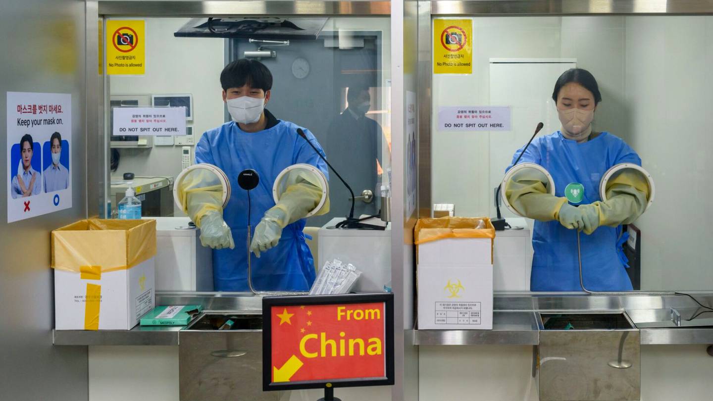 Koronavirus | Enemmistö EU:n jäsen­maista haluaa, että Kiinasta tulevat matkustajat testataan korona­viruksen varalta