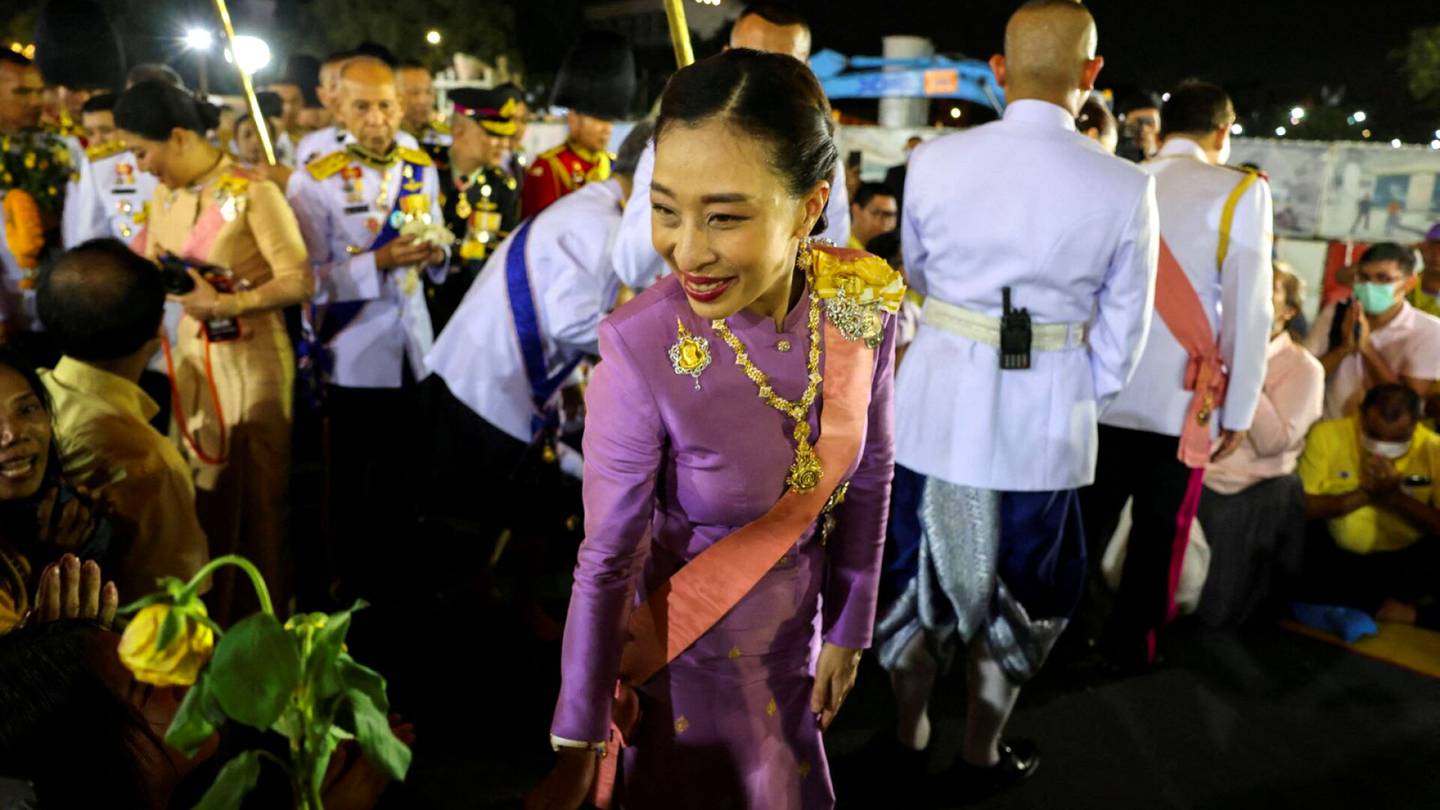 Thaimaa | Prinsessa Bajrakitiyabha sai sairauskohtauksen ja lennätettiin helikopterilla sairaalaan
