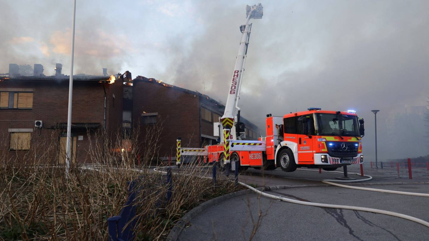 Tulipalot | Yle: Poliisi otti 15-vuotiaan kiinni espoolais­koulun epäillystä tuho­poltosta