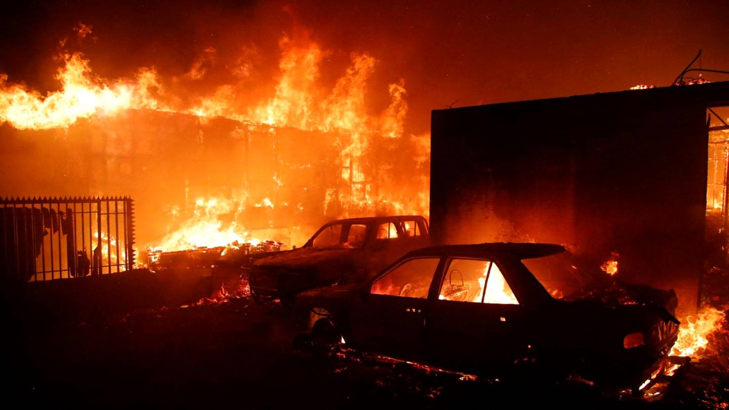 Chile | Syyttäjä: VPK:n palomies ja metsä­viranomainen sytyttivät tahallaan maasto­palot, joissa kuoli 137