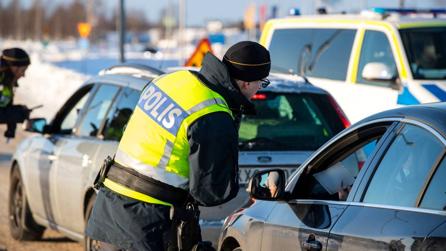 Poliisi | Suomi ja Ruotsi sopivat raja-alueen poliisi­yhteistyöstä Tornion­laaksossa
