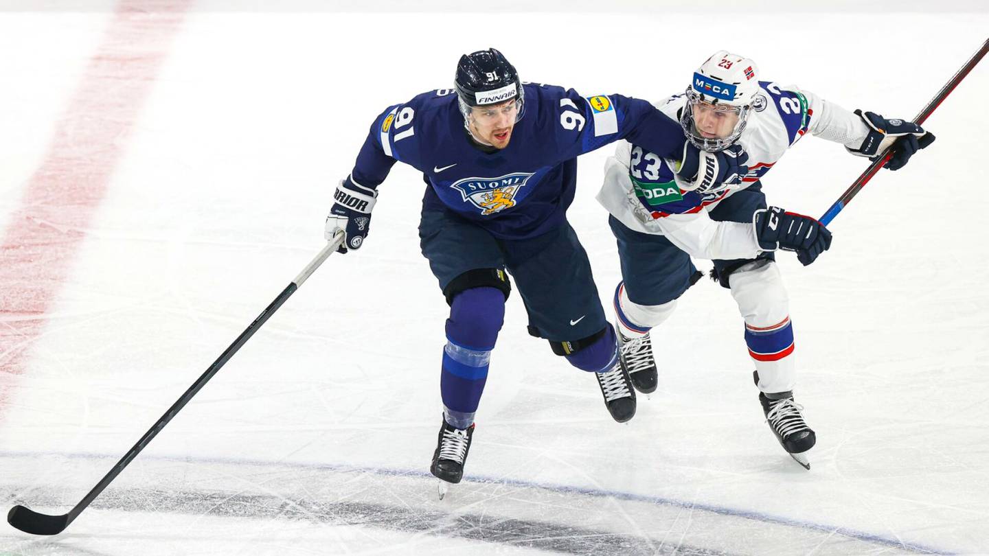 Jääkiekko | Juho Lammikko tappeli itselleen viiden minuutin jäähyn ja jatkaa pelaamista, uusi sääntökirja kertoo syyn