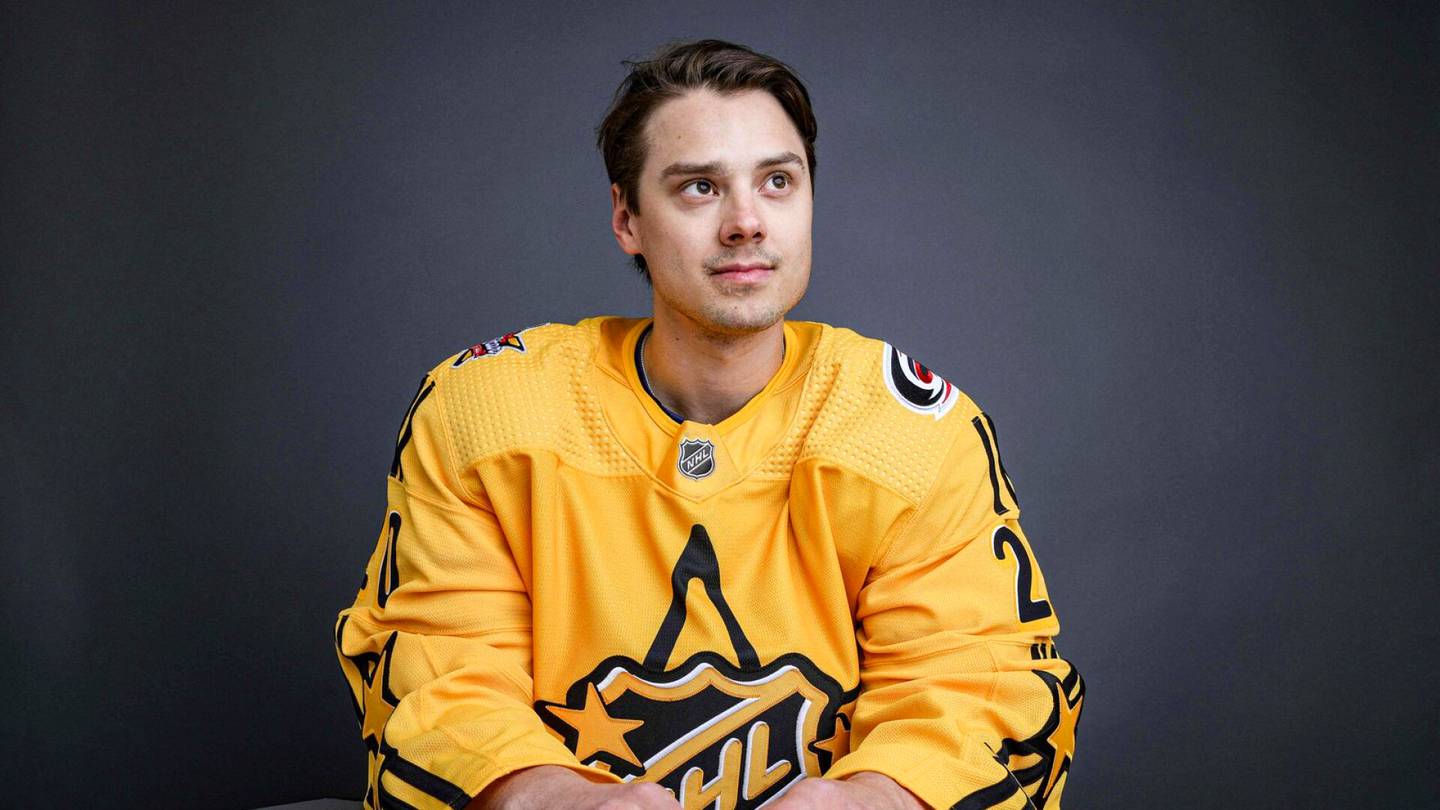 NHL | Kohtelu tähdistötapahtumassa jäi kaivelemaan Sebastian Ahoa – avautui asiasta sisäpiiritoimittajalle