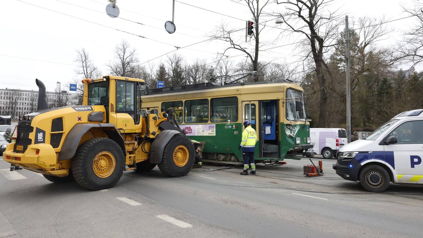 Onnettomuudet | Helsingin Kalliosta liikenne keskustaan on kokonaan poikki