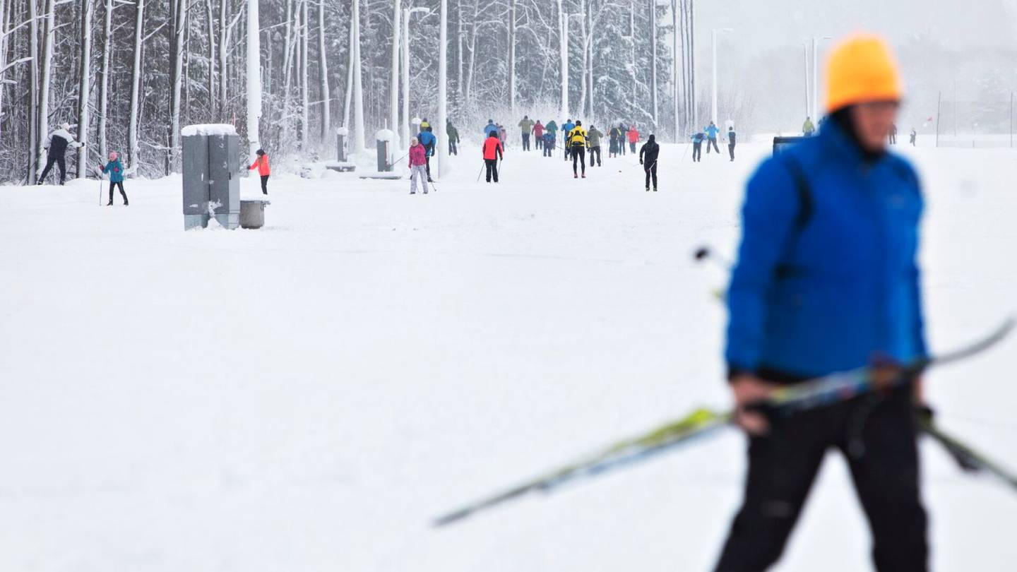 Ulkoliikunta | Helsinkiin on kunnostettu viikon­lopun aikana uusia latuja, ympäri kaupunkia pääsee jo hiihtämään