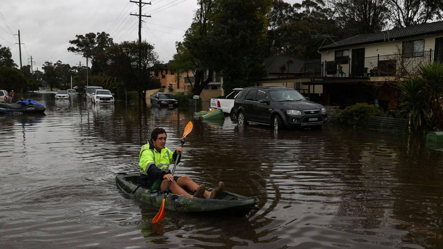 Australia | Tulvat pakottaneet jo 50 000 ihmistä pakenemaan kodeistaan Sydneyssä ja sen lähialueilla – Rankka­sateet mittaus­historian pahimmat