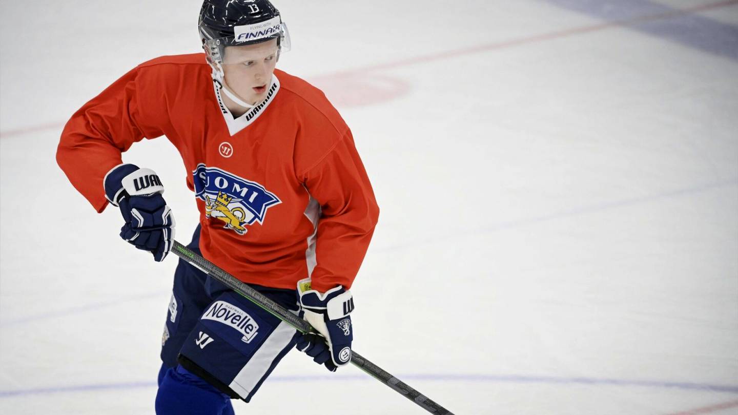 Jääkiekko | Roby Järventien tehokas ilta auttoi Nuoret Leijonat voittoon ja välieriin