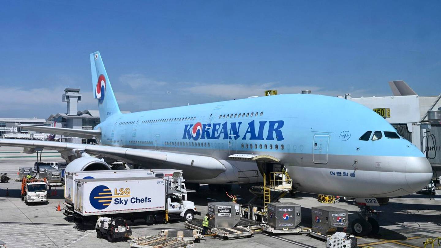 Etelä-Korea | Korealainen lento­yhtiö punnitsee matkustajiaan