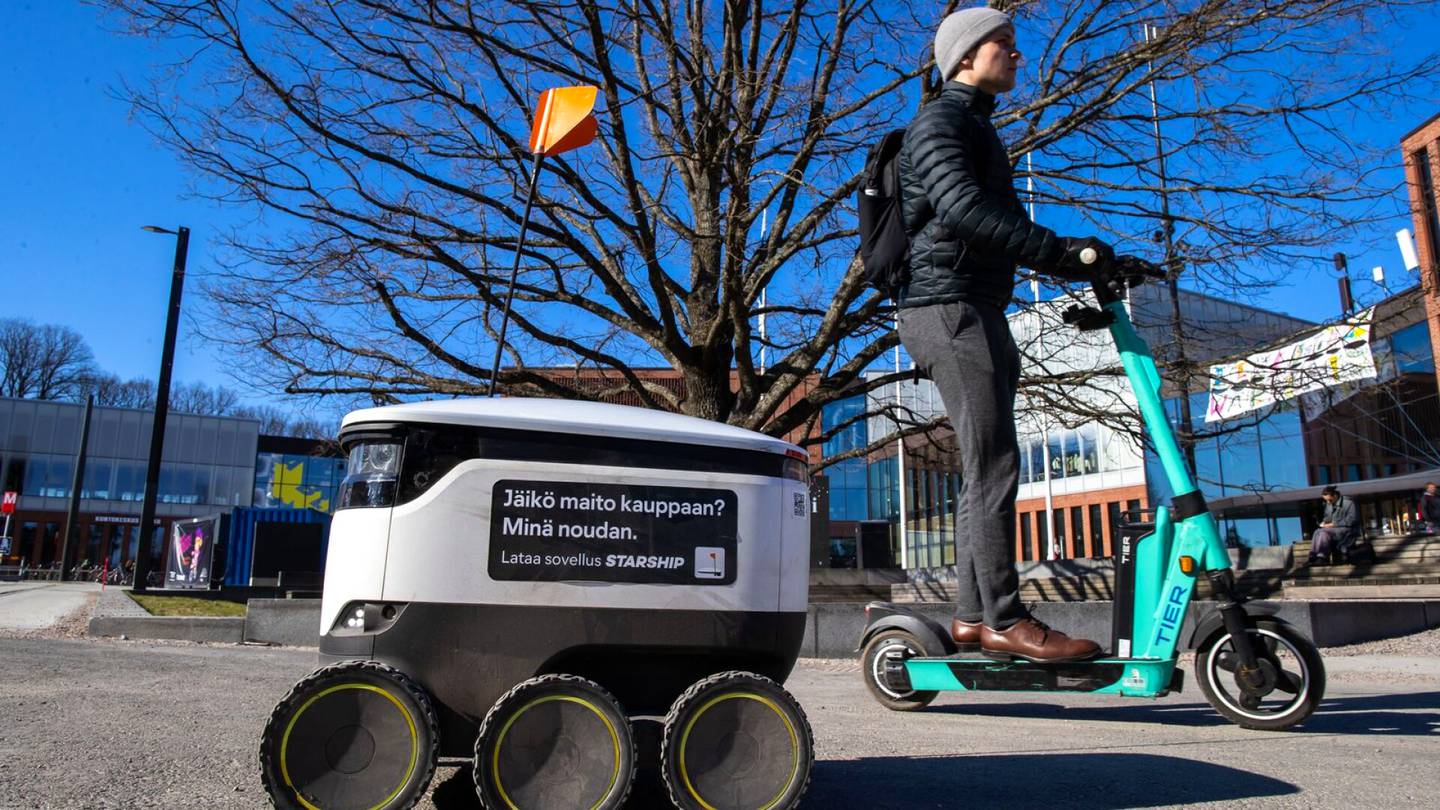 Lukijan mielipide | Tavarankuljetusrobotit noudattavat jalankulkijan tai pyöräilijän liikennesääntöjä