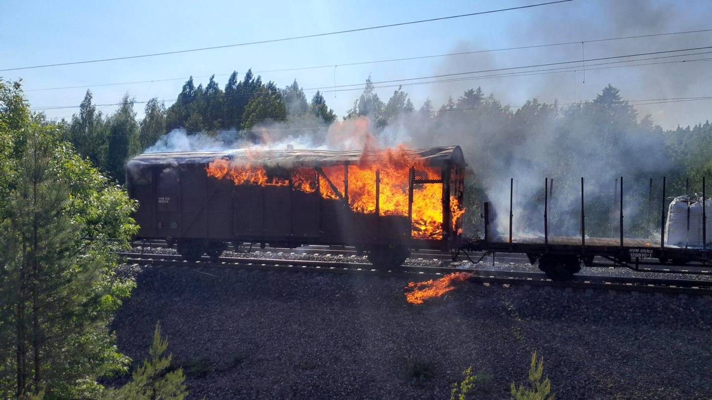 Liikenne | Junaliikenne poikki Lahden oikoradalla tuli­palojen vuoksi, Z-junat Keravan ja Lahden välillä korvataan busseilla