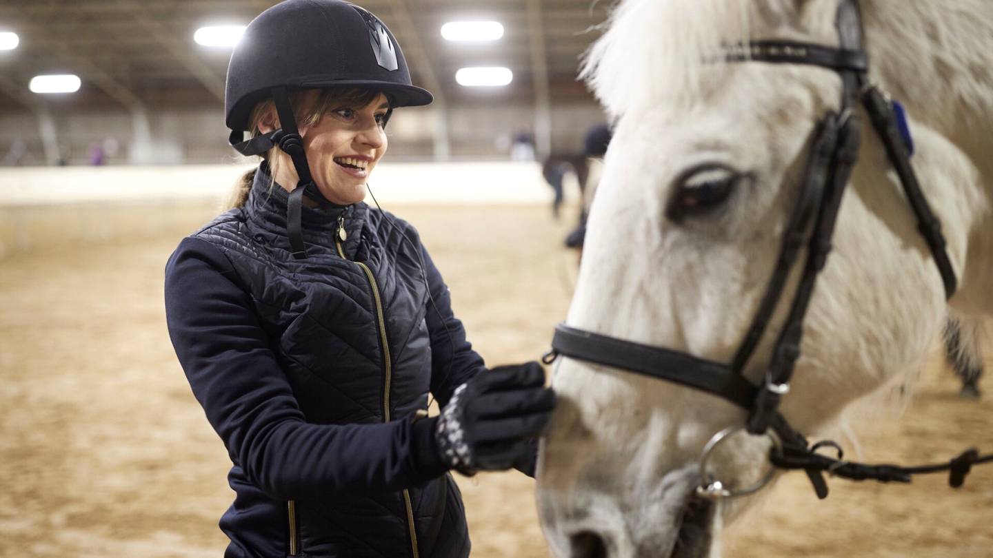 Ratsastus | Henriikka Tulivirta löysi tehokkaan tavan hillitä stressiä – ”Kuuntelen vain hevosen hengitystä”
