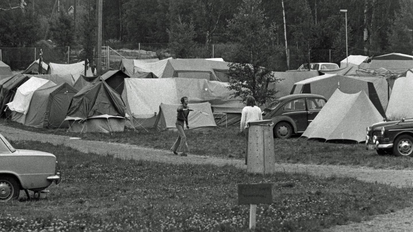 HS 50 vuotta sitten 18.7.1974 | Helsingin Rastila on täpötäynnä leirintämatkaajia