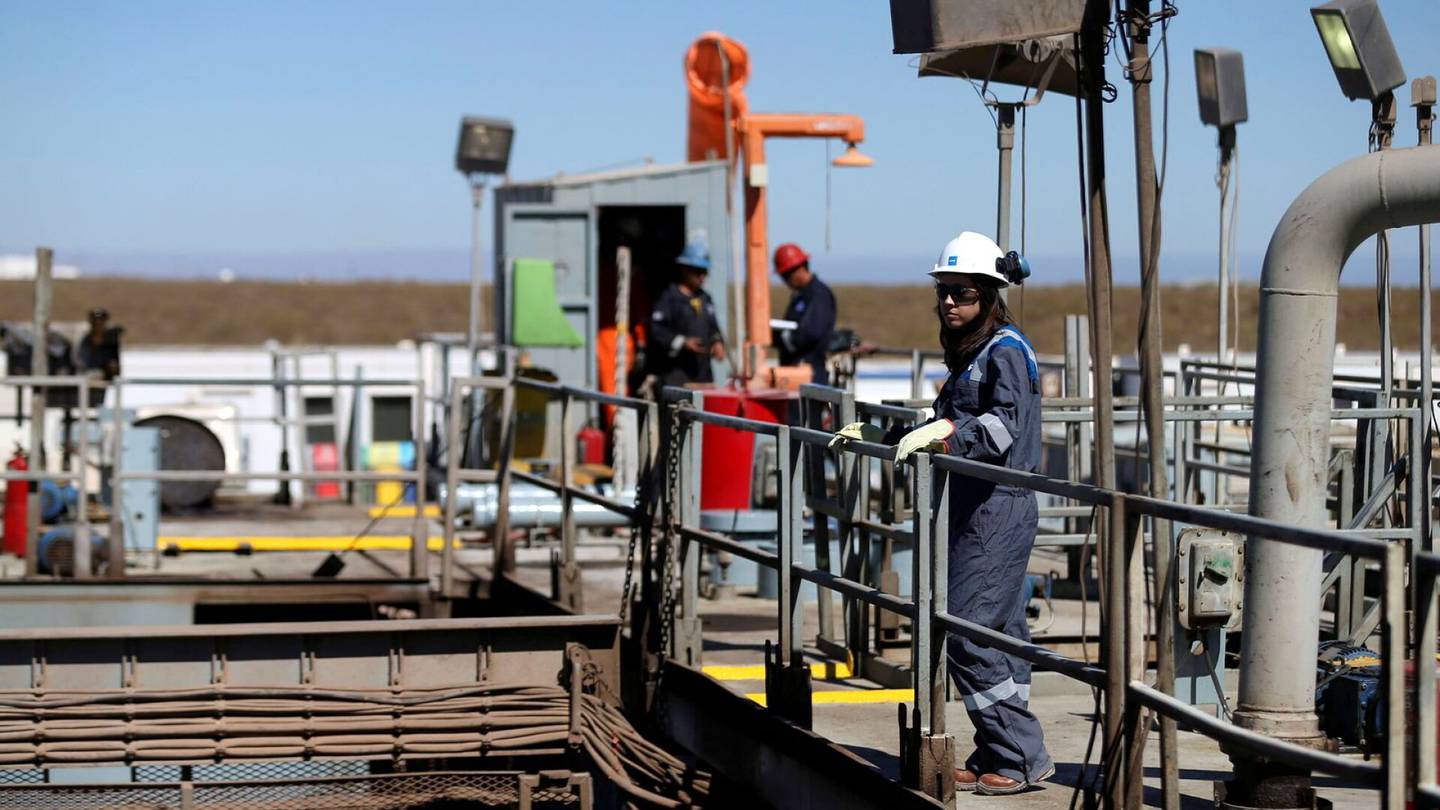 Öljy | Pelot taantumasta leviävät ja öljyn hinnat luisuvat