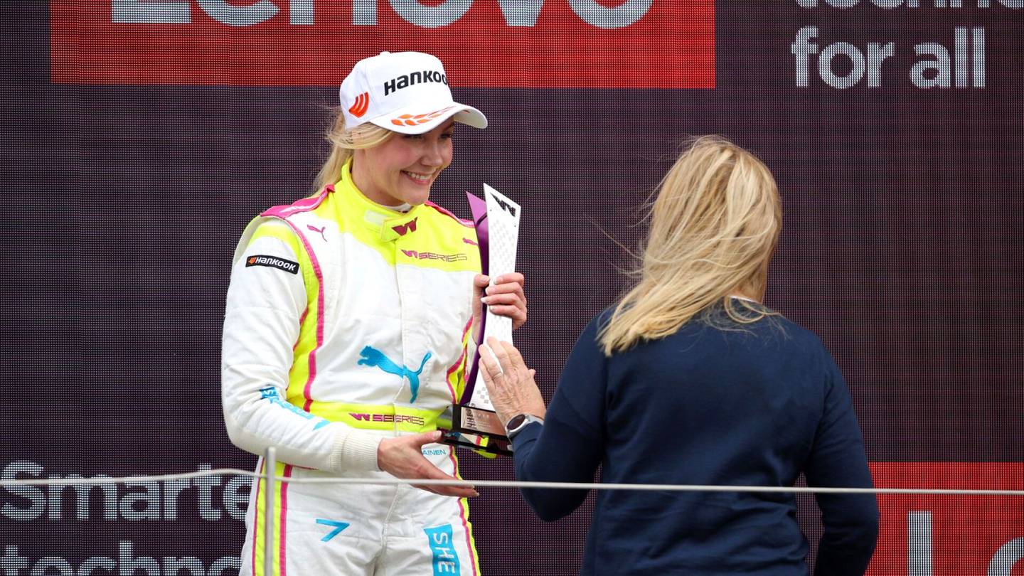 Autourheilu | Emma Kimiläisen lupaava johto suli kauas paalusta Hungaroringillä, W Series -hallitsija Jamie Chadwick jäi viidenneksi