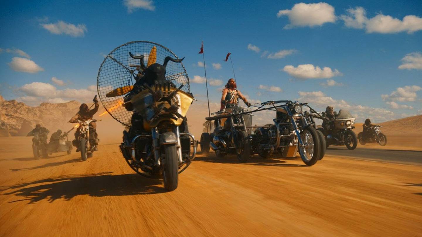Elokuva-arvio | Näyttävistä takaa-ajoista huolimatta uusi Mad Max on lievä pettymys – HS näki odotetun elokuvan maailman­ensi-illan