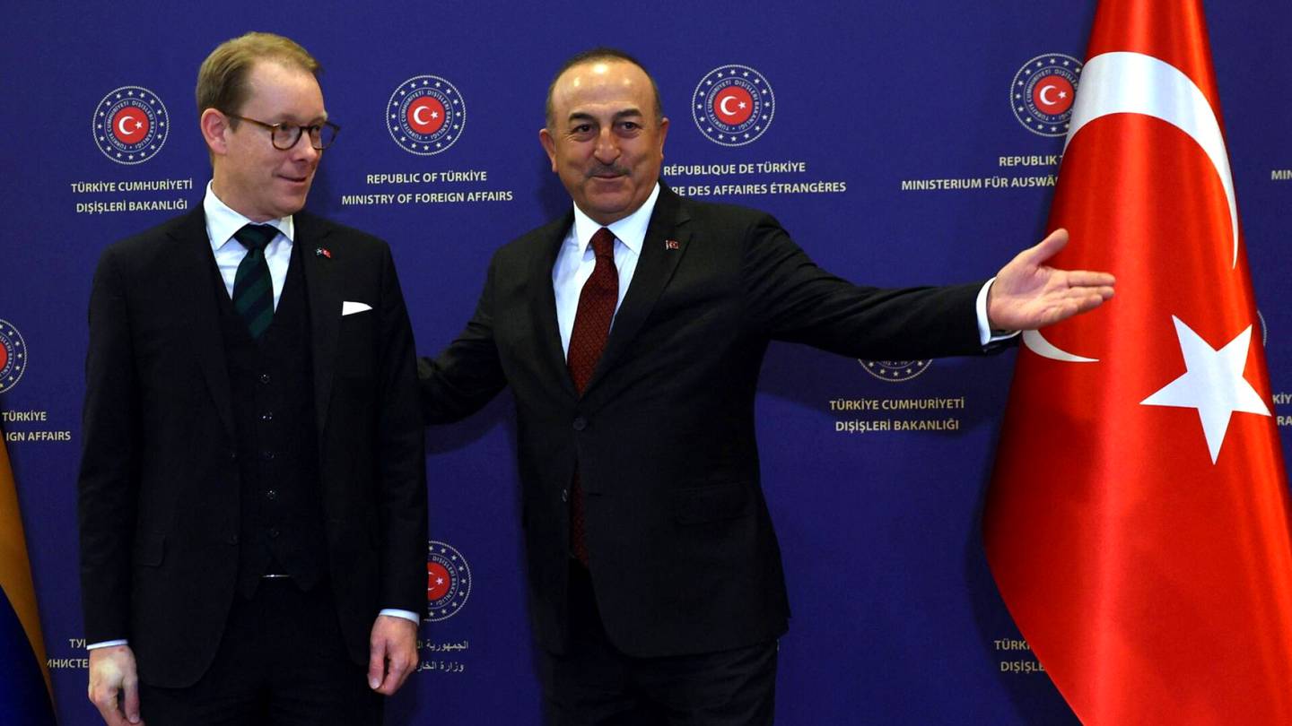 Nato | Turkin ulko­ministeri moitti Ruotsia luovutusten hitaudesta