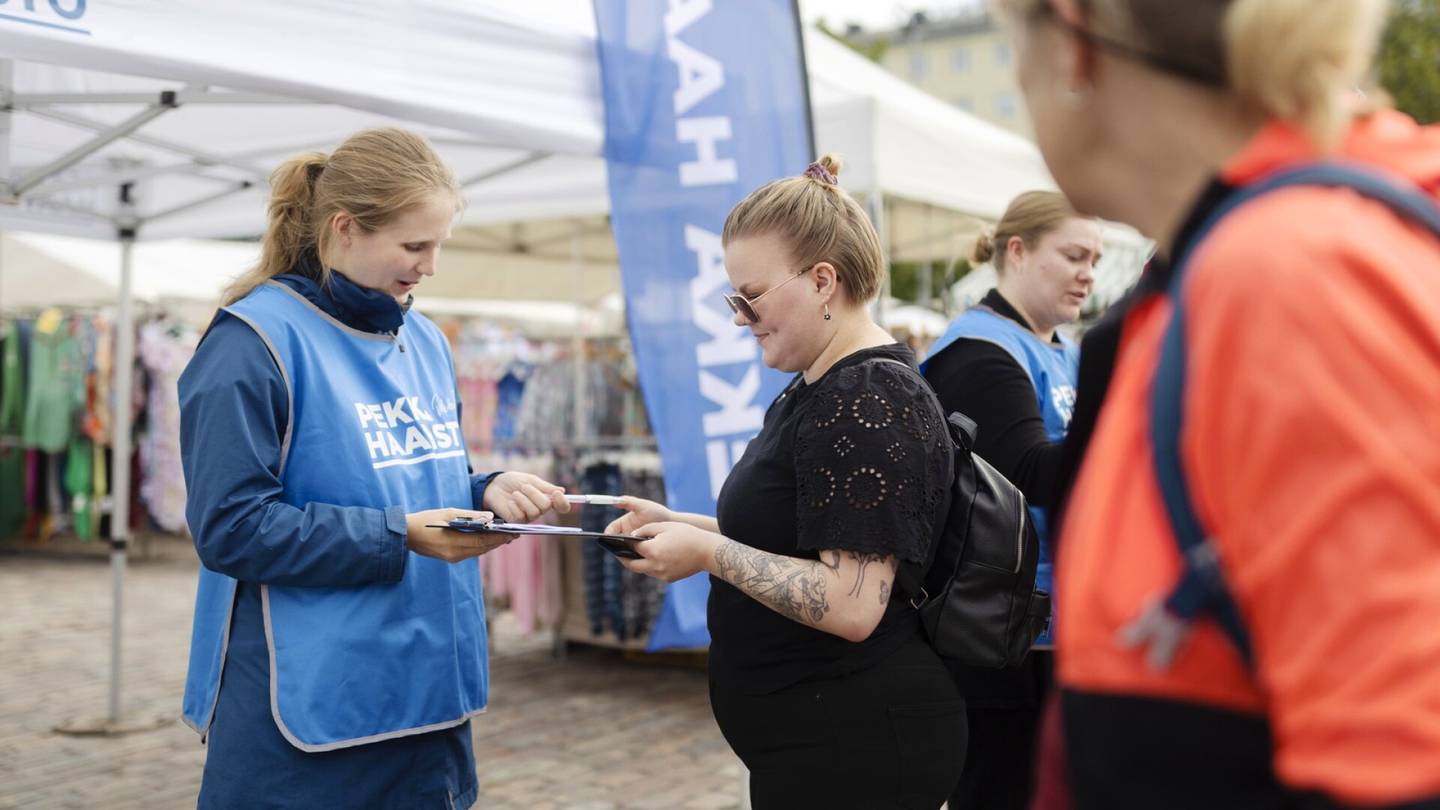 Presidentinvaalit | Haka­niemessä kerättiin satoja kannattaja­kortteja – ihmisiä mietityttivät rasismi, sota ja Vanhan­kaupungin­koski