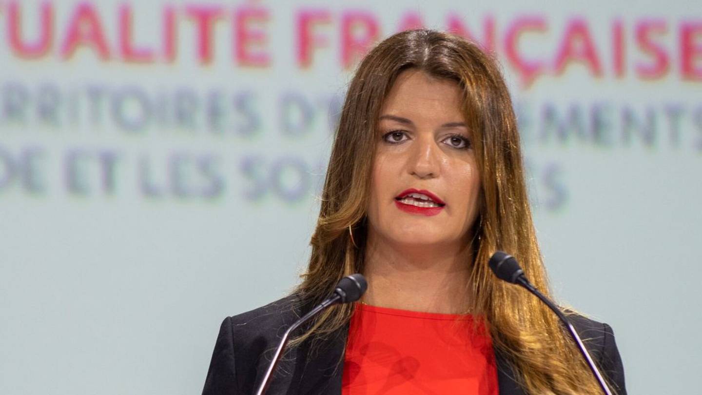Ranska | Ministeri esiintyi Playboyn kannessa, pää­ministeri kritisoi