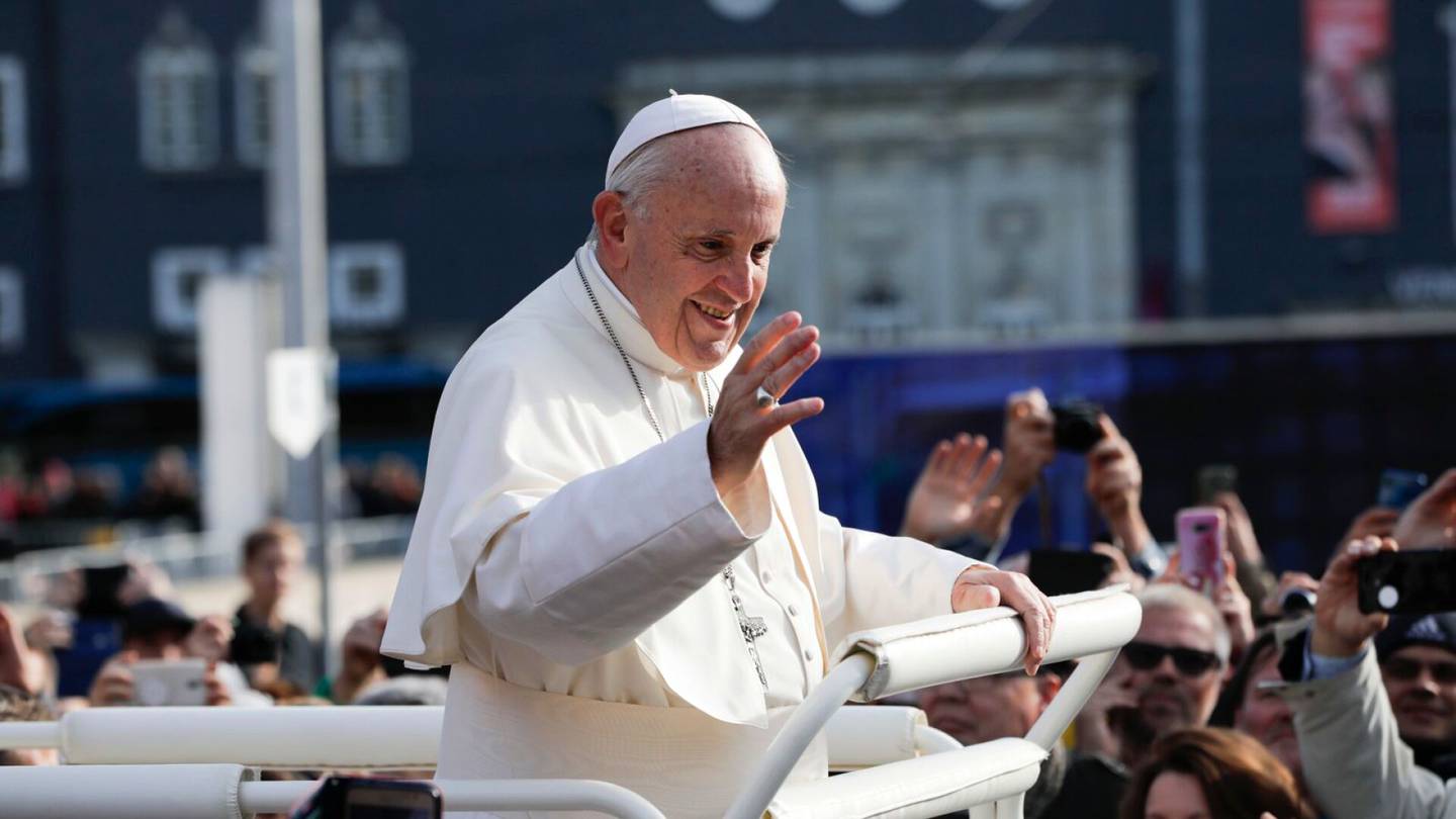 Katolinen kirkko | Paavi: Ne, jotka määrittelevät homo­seksuaalisuuden rikokseksi, ovat väärässä