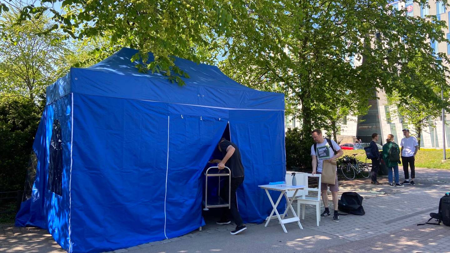 Aktivismi | Poliisi määräsi huumeidenkäyttöhuoneeksi rakennetun teltan purettavaksi