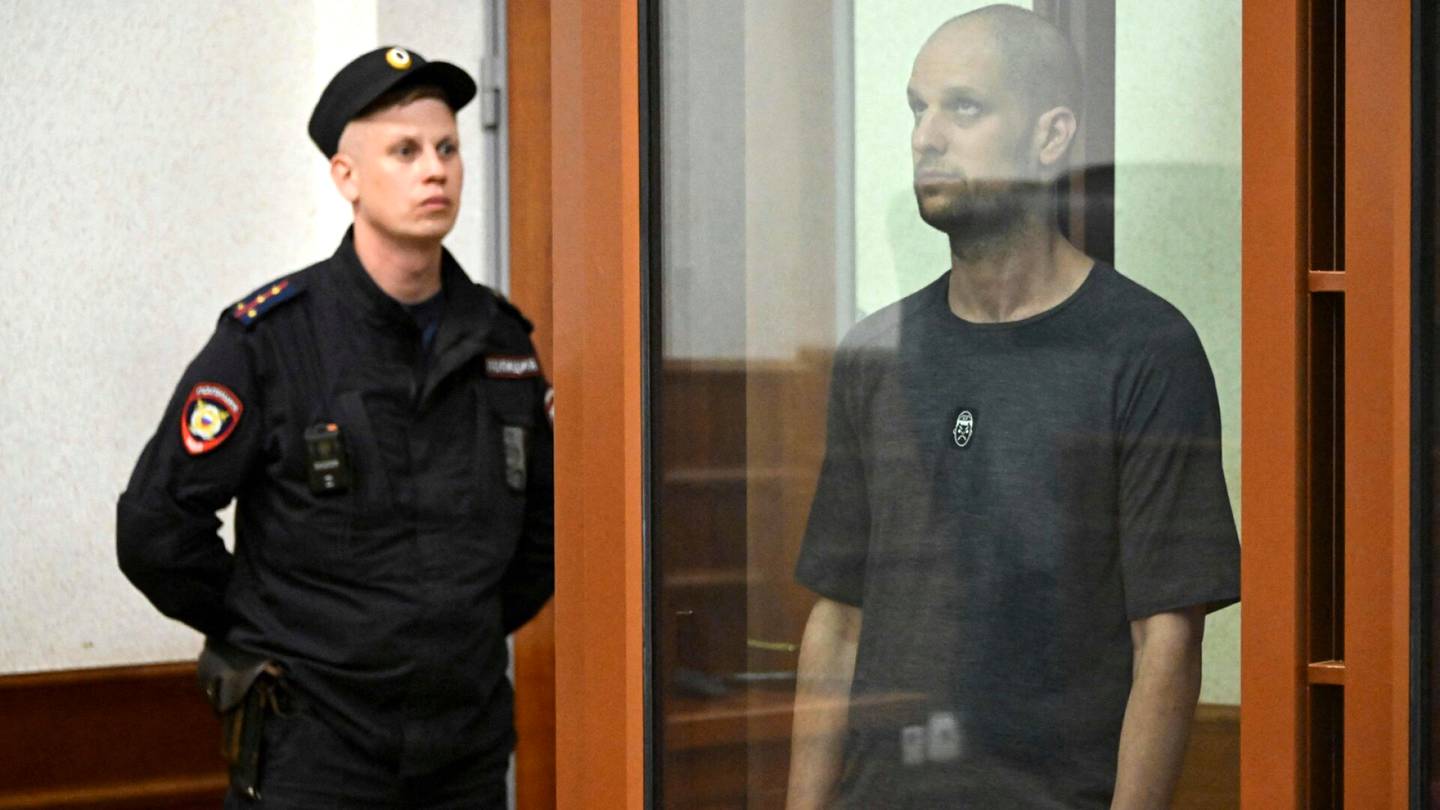 Vankienvaihto | Mediat: Venäjällä vangittu yhdys­valtalais­toimittaja Gershkovich matkalla kotiin – Ria: Vankien­vaihdossa käytetty kone laskeutunut Kaliningradiin