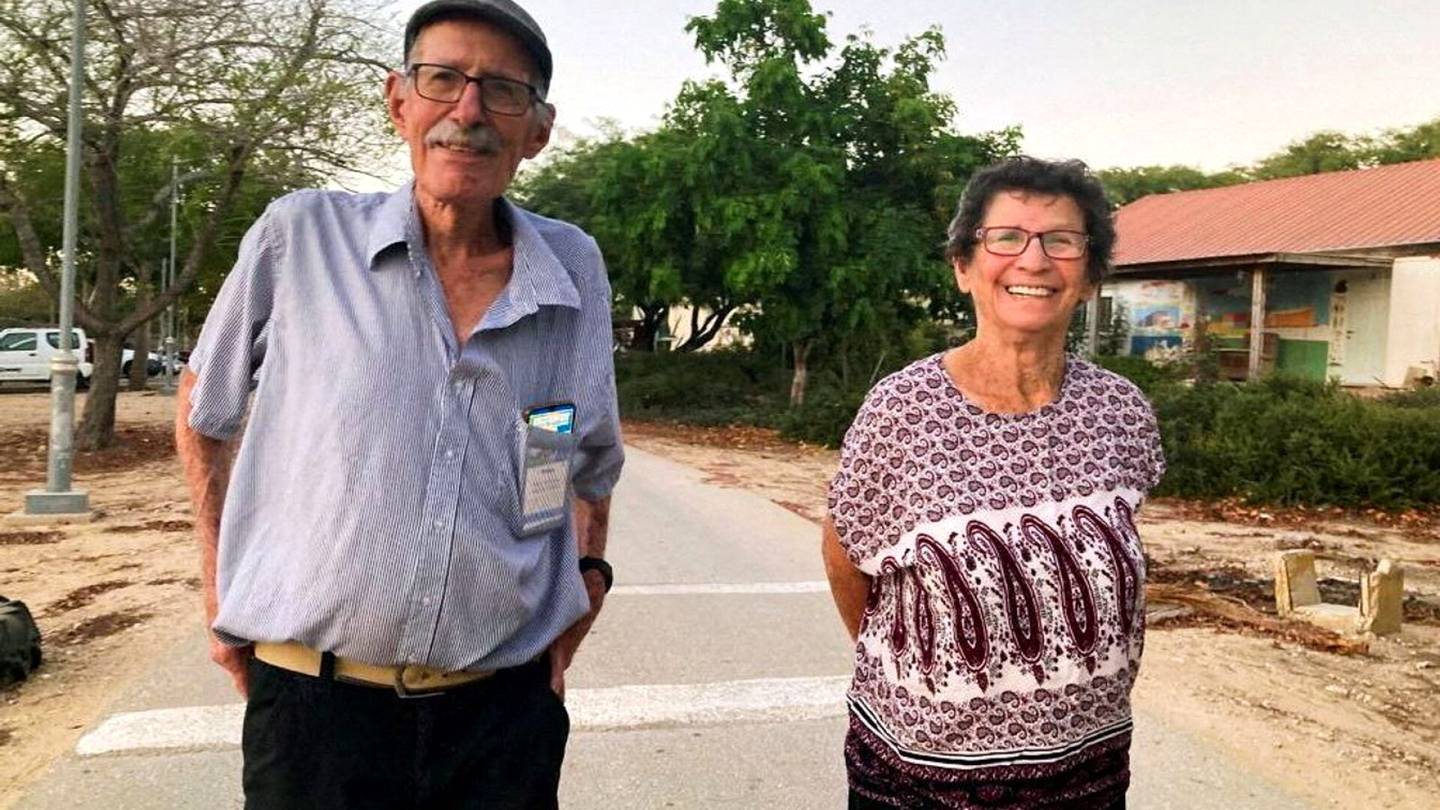 Gazan sota | Vapautettu israelilainen isoäiti auttoi Gazan palestiinalaisia sairaalaan ja toivotti terroristille rauhaa