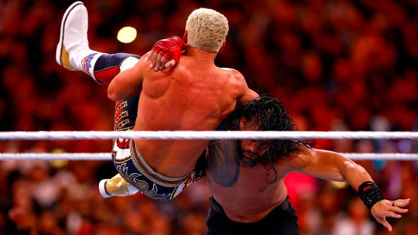 Kamppailulajit | UFC ja WWE yhdistyvät yhdeksi jätti­mäiseksi yhtiöksi