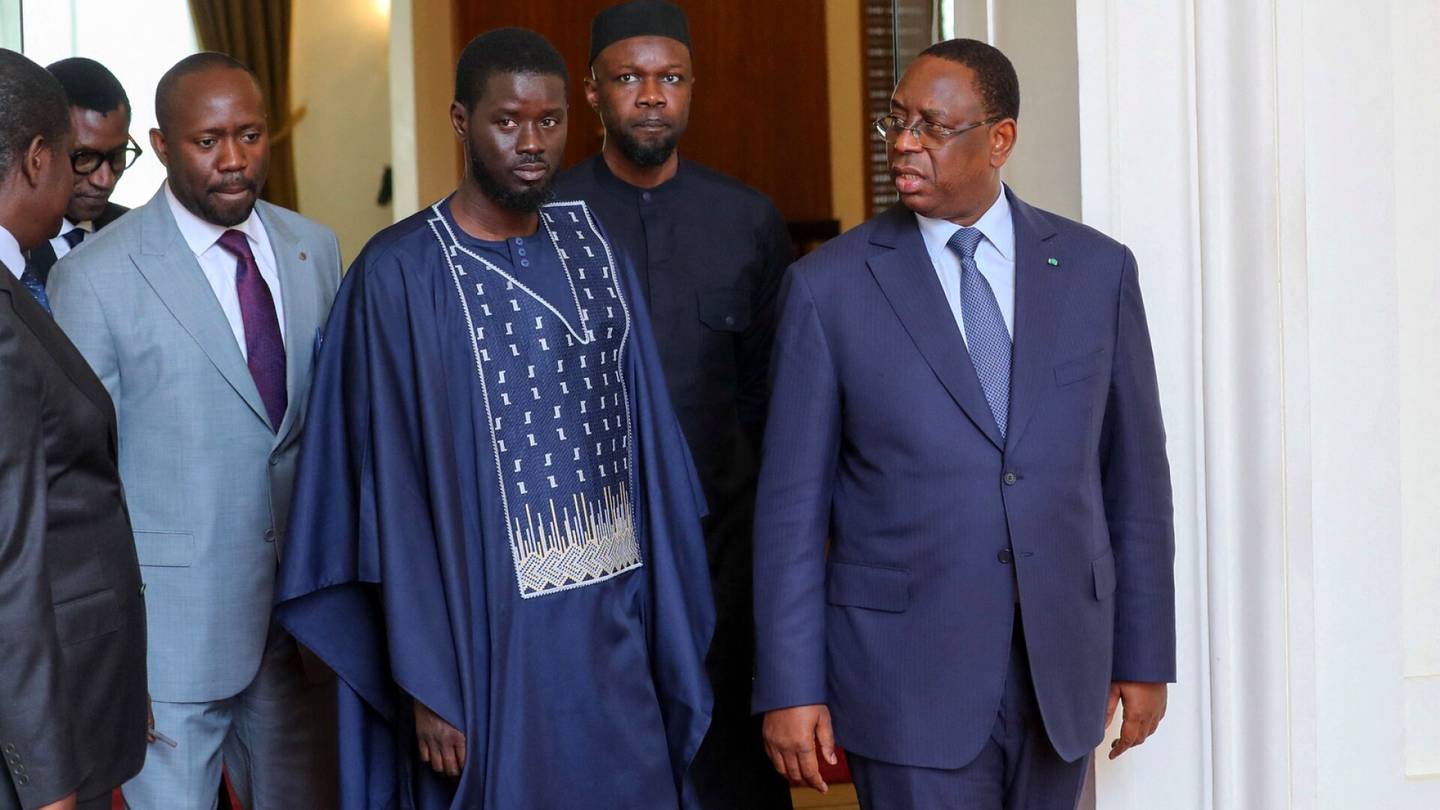 Senegal | Senegalin historian nuorimmaksi presidentiksi nouseva Faye tapasi väistyvän presidentin