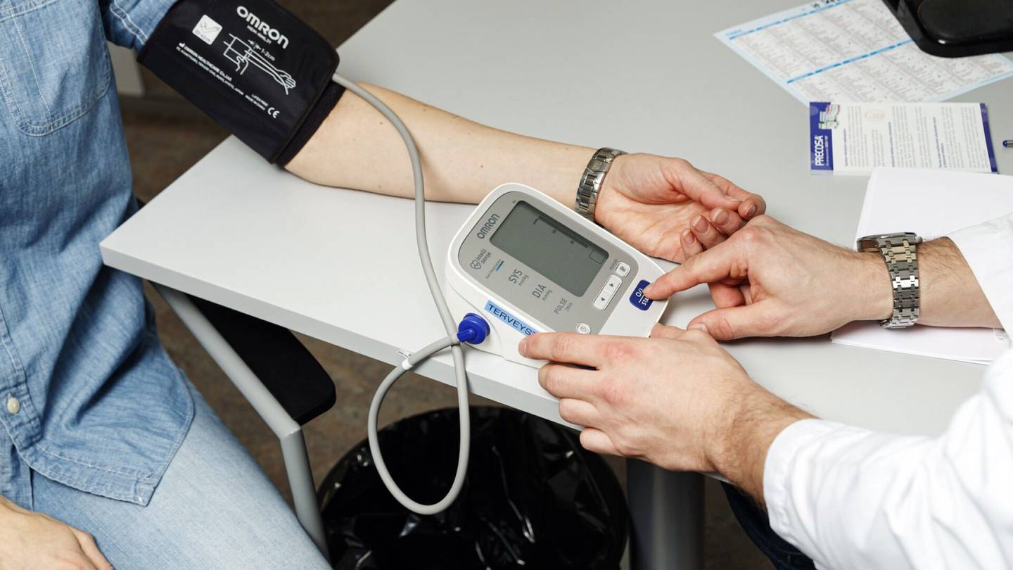 Terveys | Erikoislääkärit listaavat kuusi asiaa, jotka jokaisen on hyvä ymmärtää verenpaineesta