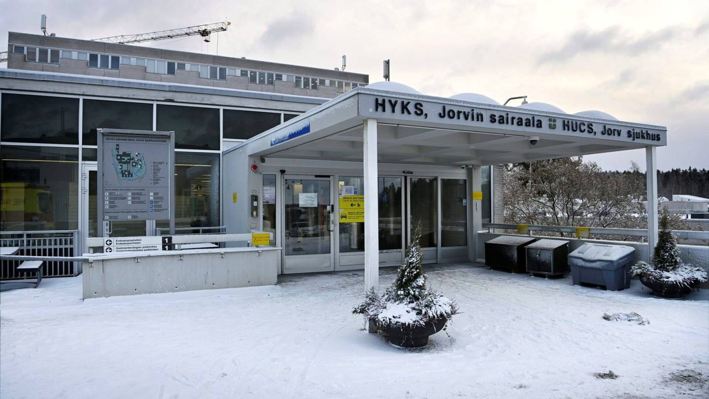 Päivystysruuhkat | Ambulanssit eivät ole pystyneet tuomaan potilaita Jorvin sairaalaan 10 päivään: ”Tilanne on kammottava”