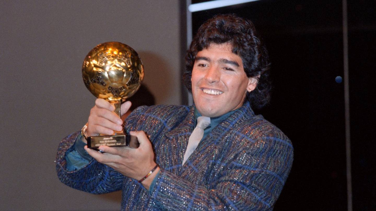Jalkapallo | Diego Maradonan harvinainen palkinto huutokaupataan – hinta nousee miljooniin
