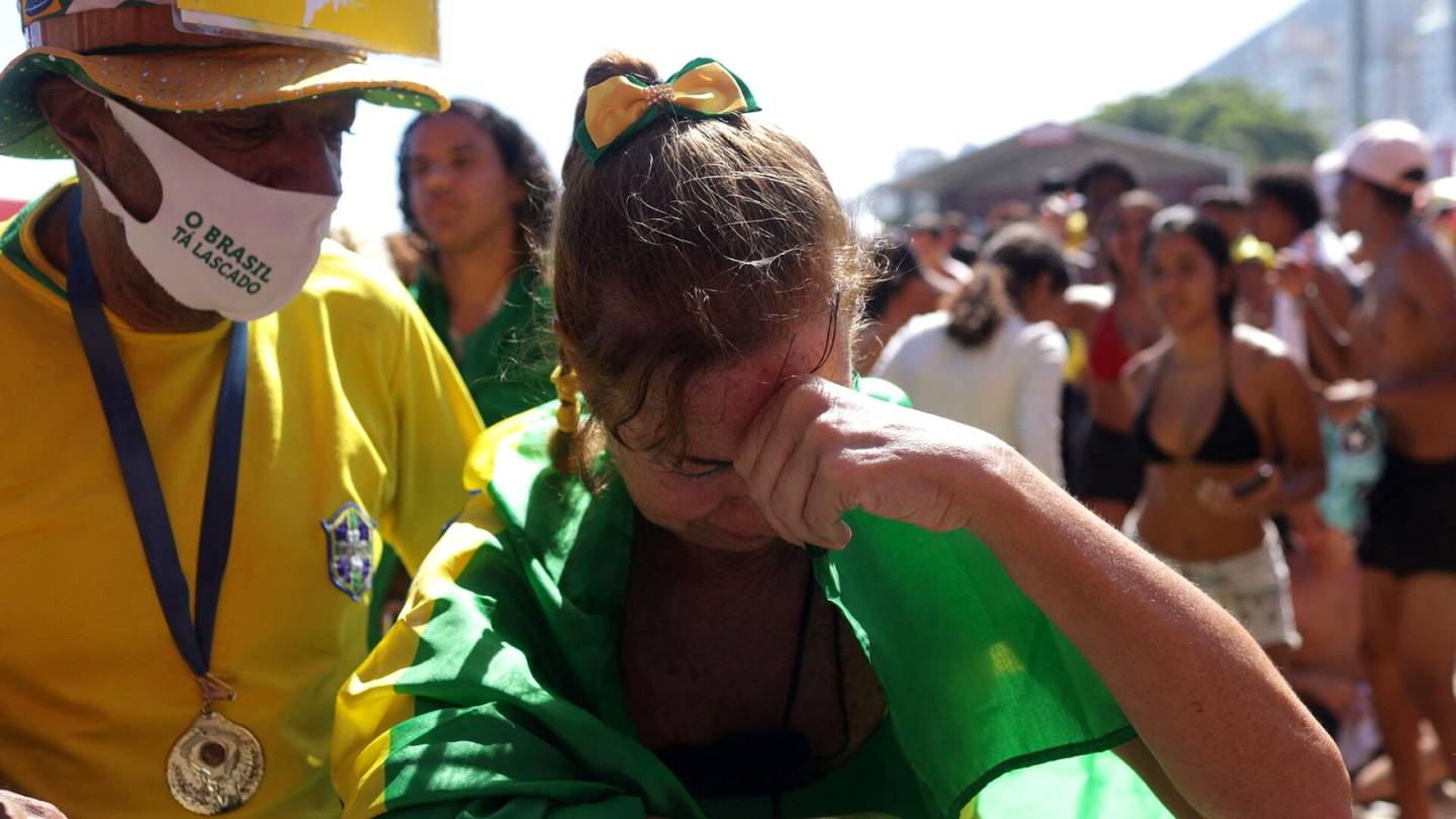 MM-jalkapallo | Brasilia järkyttyi kyyneliin, syyttävä sormi osoittaa yhtä miestä: ”Brasilia horjahti”