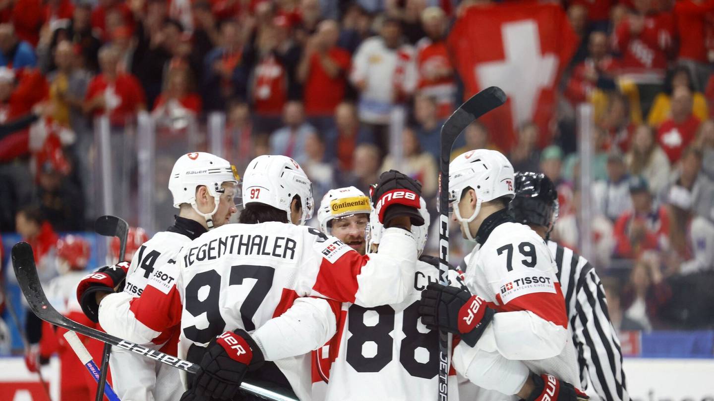 Jääkiekon MM-kisat | Sveitsi löylytti Tanskaa Leijonien lohkossa – NHL-tähti hämmästyi fanien tempusta: ”Uskomatonta”