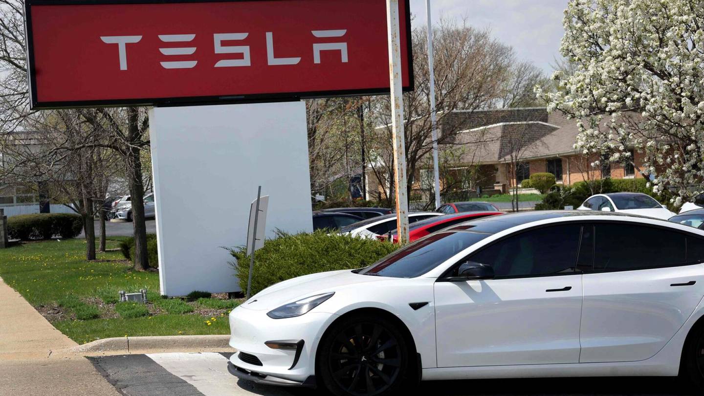 Autot | Teslan Y-malli maksaa Yhdys­valloissa jo alle uuden auton keski­­määräisen hinnan