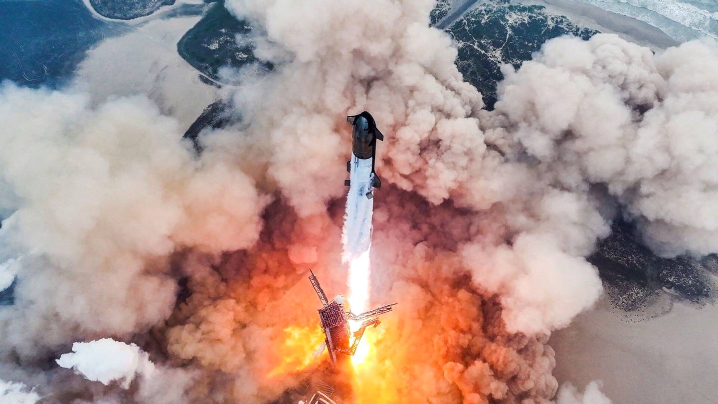 Avaruuslennot | SpaceX:n Starship-raketin onnistui ensimmäistä kertaa laskeutua veteen