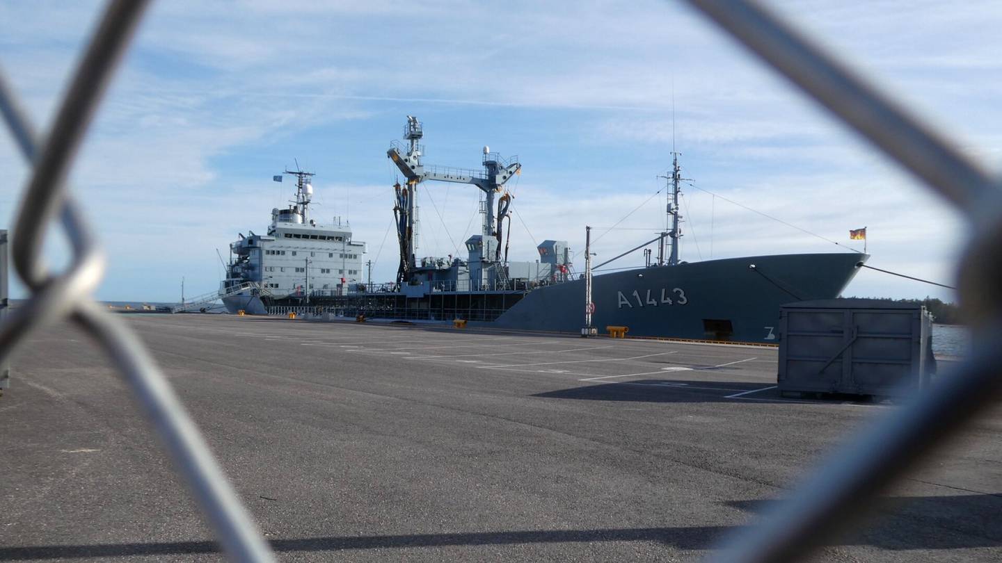 Helsinki | Naton sota-aluksia vierailulla Hernesaaressa, mukana espanjalainen fregatti
