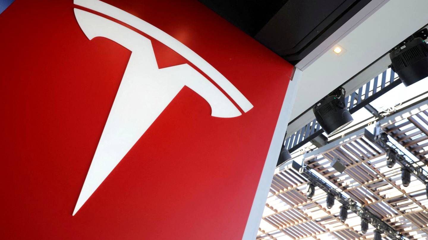Autot | Tesla vetää Yhdysvalloissa takaisin yli miljoonaa ajoneuvoa – autojen ikkunoissa on vika, jonka takia sormet voivat jäädä puristuksiin