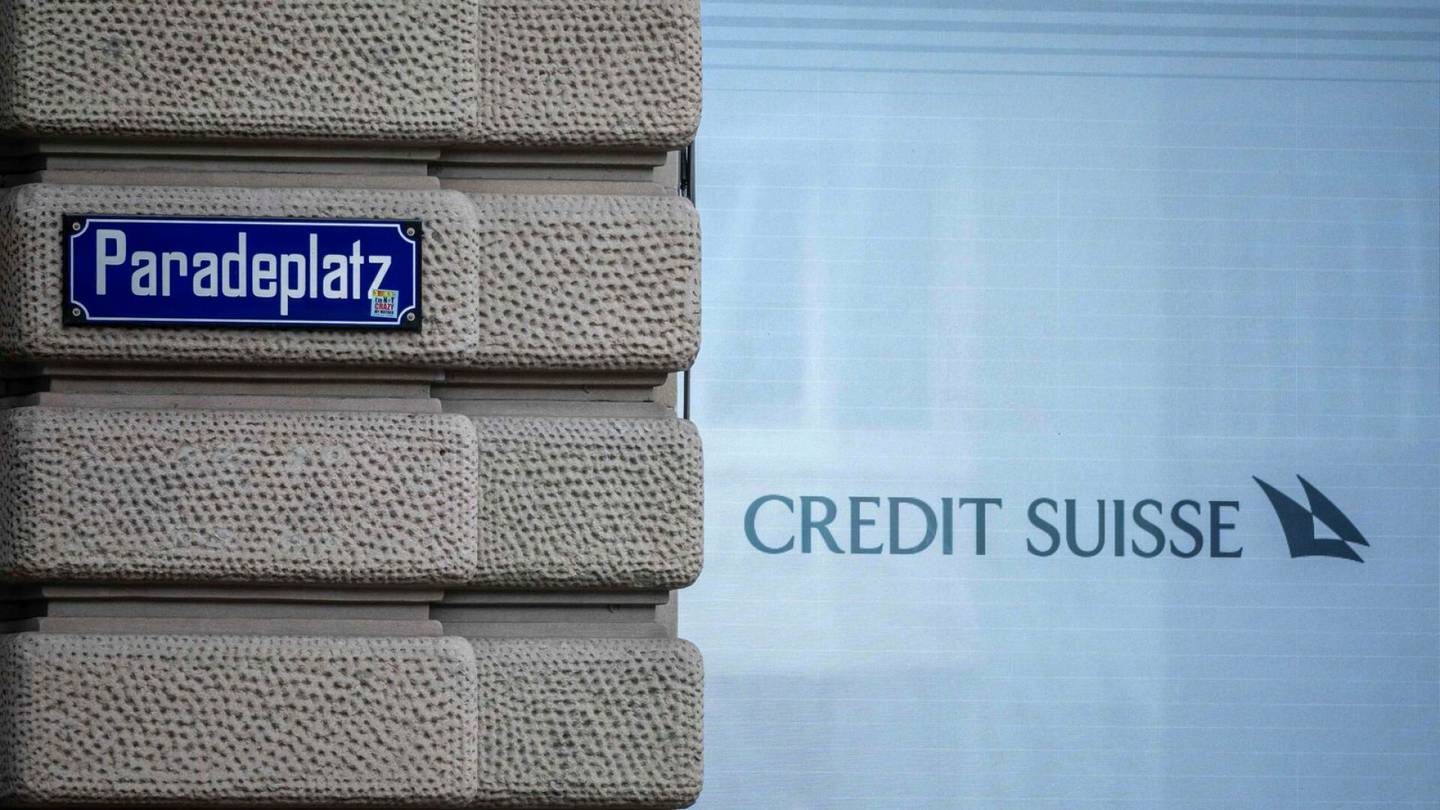 Pankit | Credit Suissen 16 miljardin euron joukkolainat menettivät hetkessä arvonsa – professori kiittää ”radikaalia” liikettä