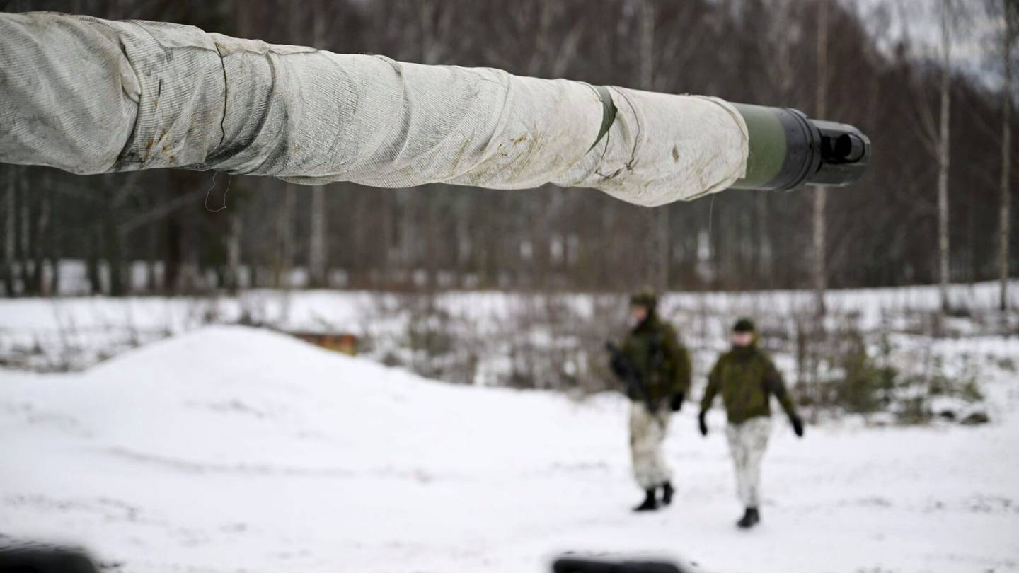 Nato | Upseerit epäilevät kyselyssä ammatti­sotilaiden riittävyyttä Nato-Suomessa