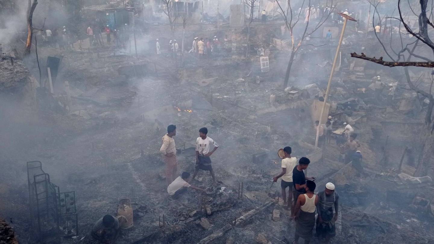 Pakolaisuus | Valtava tulipalo vei noin 12 000 ihmiseltä kodin pakolais­leirissä Bangladeshissa