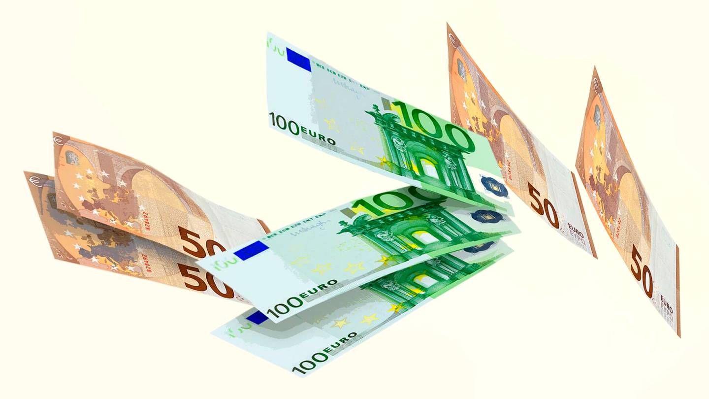 Palkat | Suomalaisten palkat nousivat kesäkuussa poikkeuksellisen paljon – mediaanipalkka kipusi yli 3 800 euroon