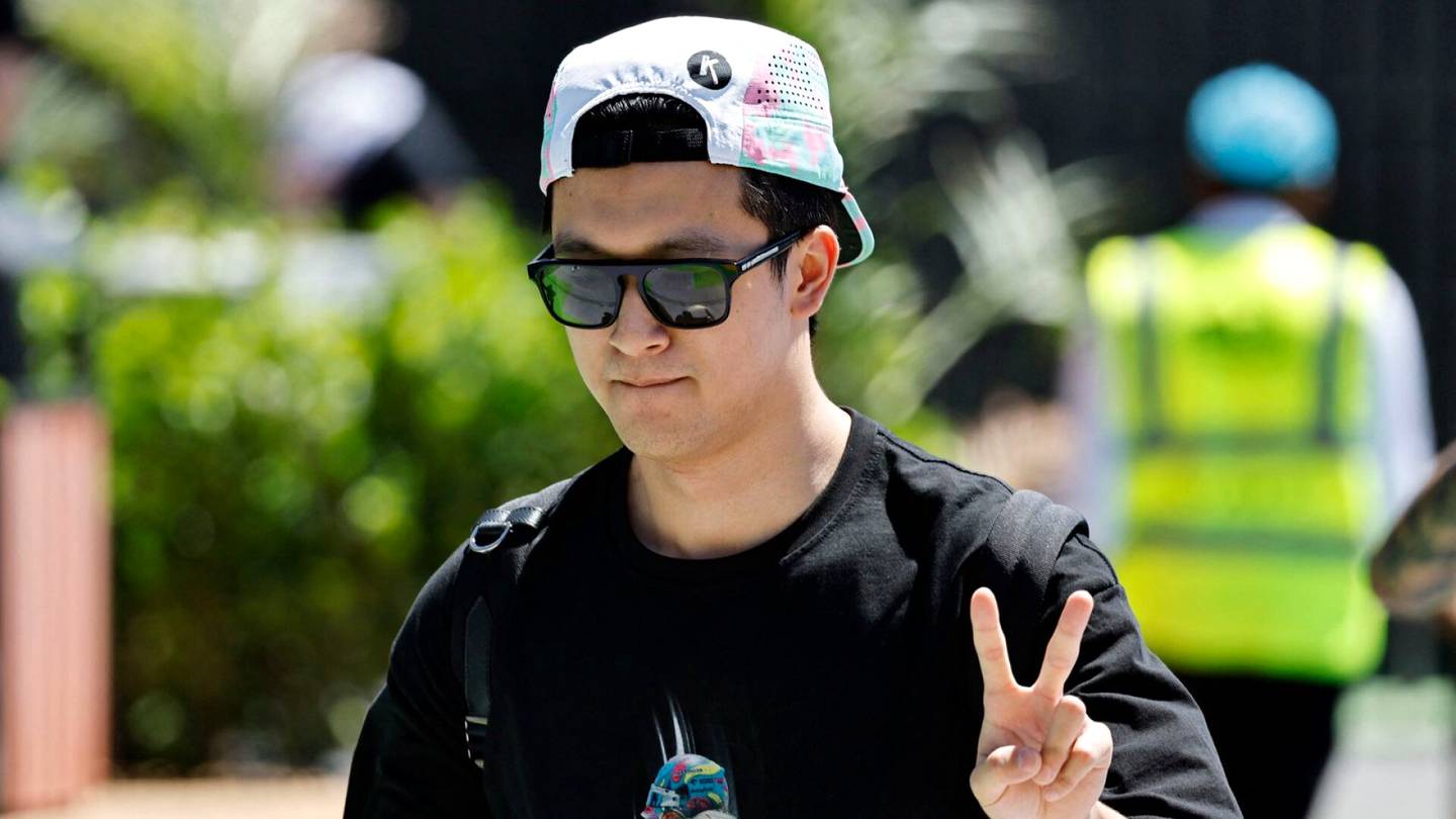 Formula 1 | Kiinan Zhou kulki jo nuorena vastavirtaan, eikä fanittanut Kimi Räikköstä