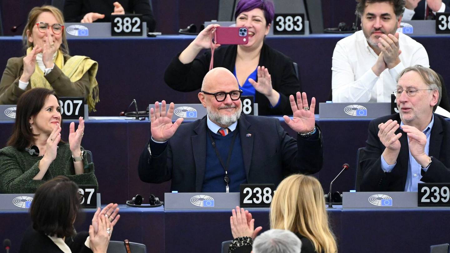 EU | Lahjus­skandaalin ytimessä olevan Eva Kailin tilalle äänestettiin uusi vara­puhe­mies