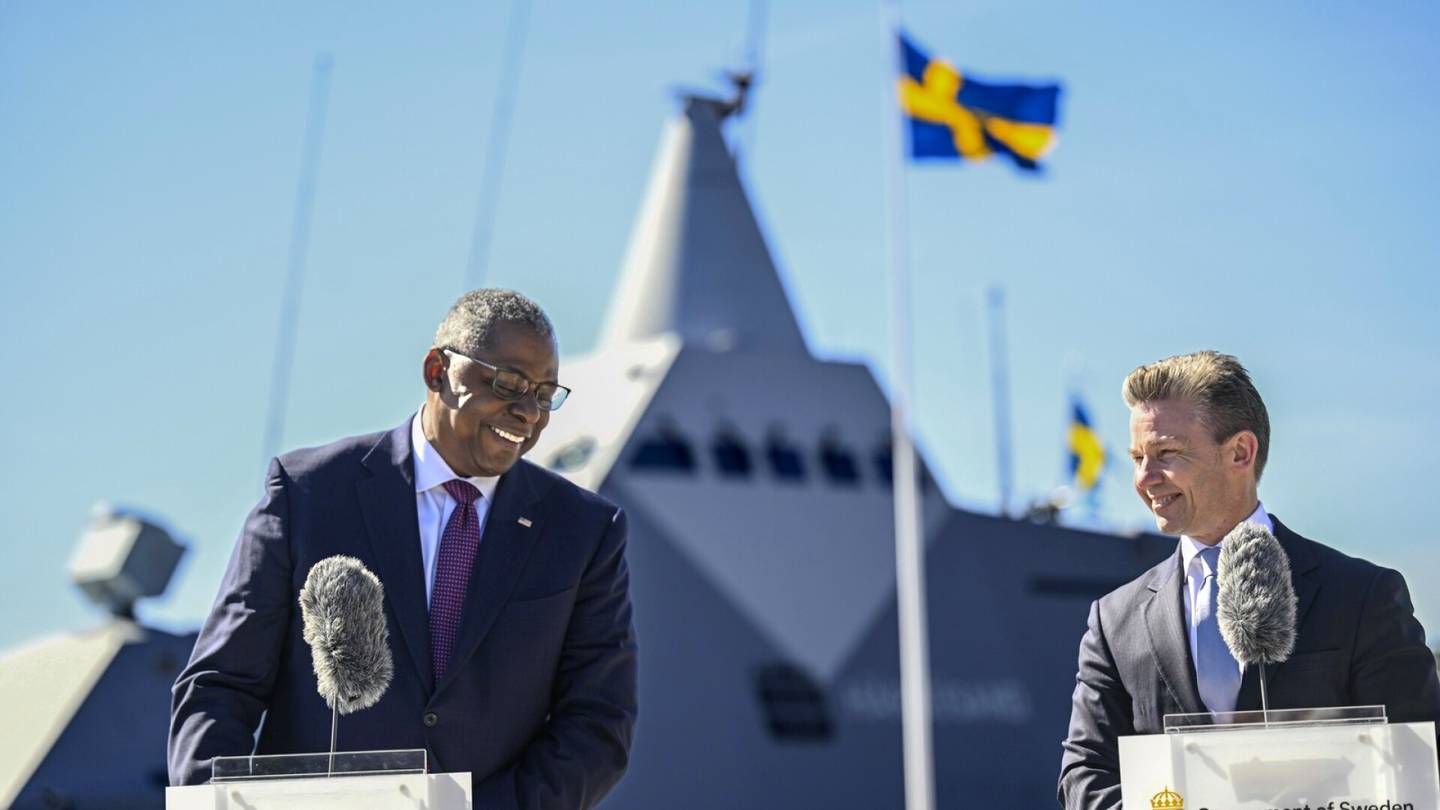 Austin Ruotsissa | Yhdysvaltain puolustus­ministeriä tutustutettiin Ruotsin meri­voimiin
