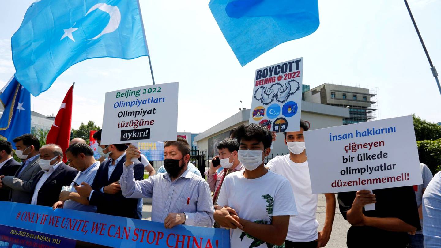 Kiina | Raportti: Kiina syyllistyi kansan­murhaan rajoittaessaan uiguuri­vähemmistön lisääntyvyyttä