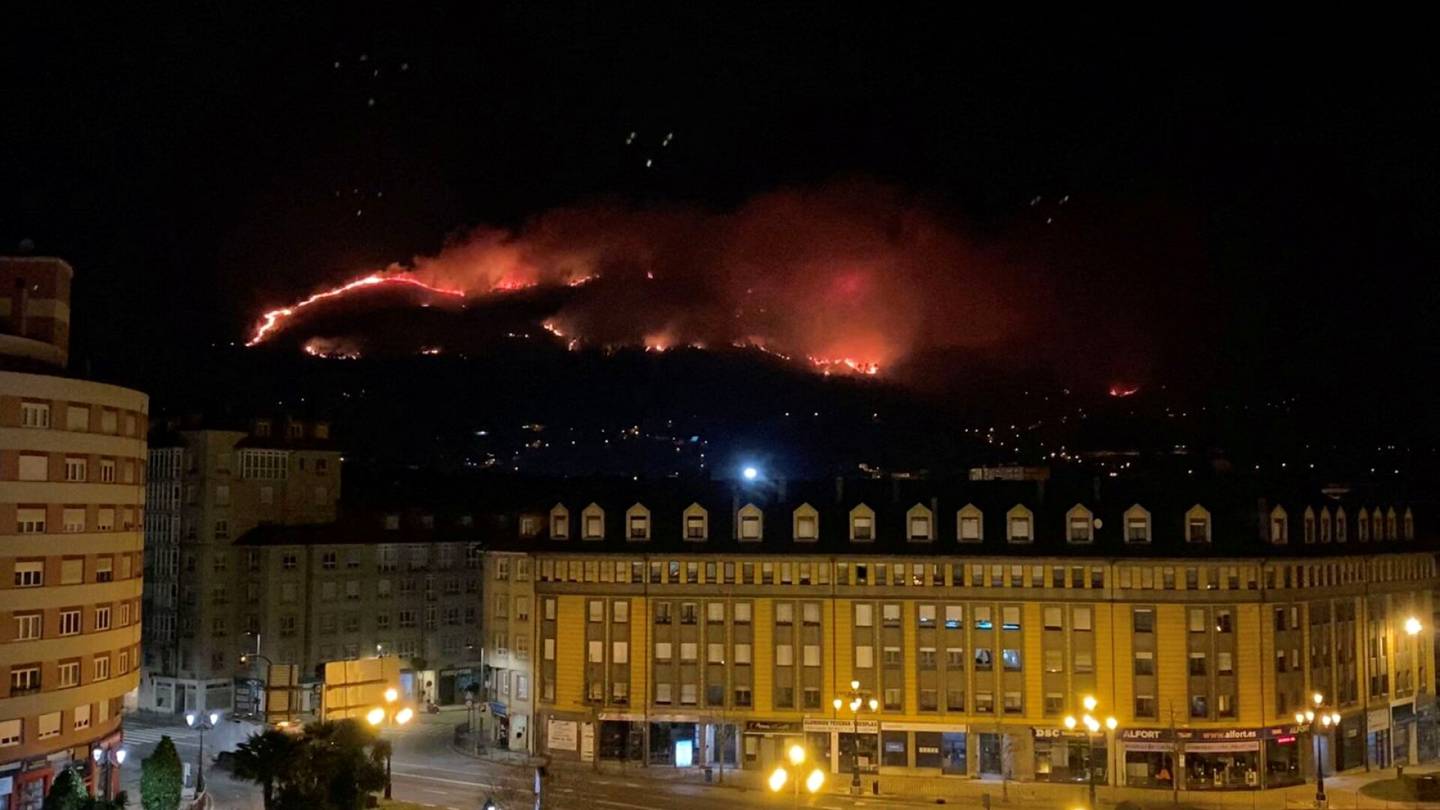 Espanjan maastopalot | Liekit ympäröivät Oviedoa, satoja evakuoitu
