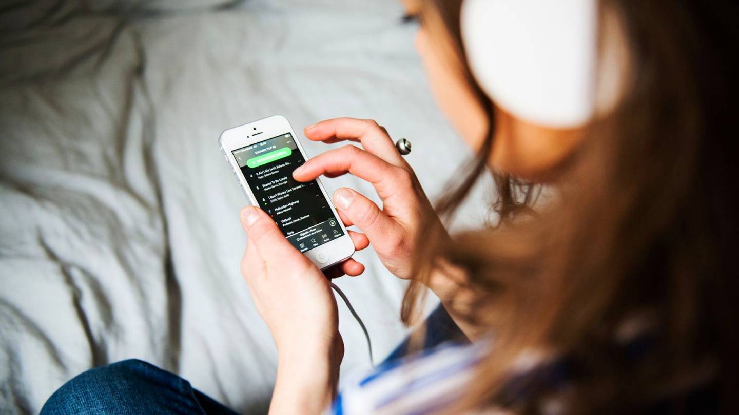 Tietoturva | 15-vuotias tyttö sai oudon puhelun kännykkäänsä – Helsinki sanoo, ettei asia liity tieto­murtoon