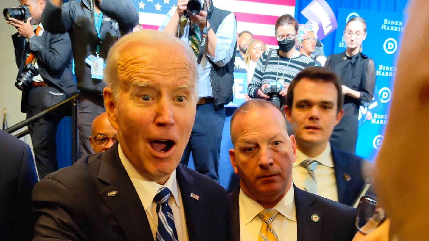 Yhdysvallat | Joe Biden alkoi yhtäkkiä ylistää Suomea – Äimistynyt suomalais­mies kohtasi presidentin kesken työ­matkan
