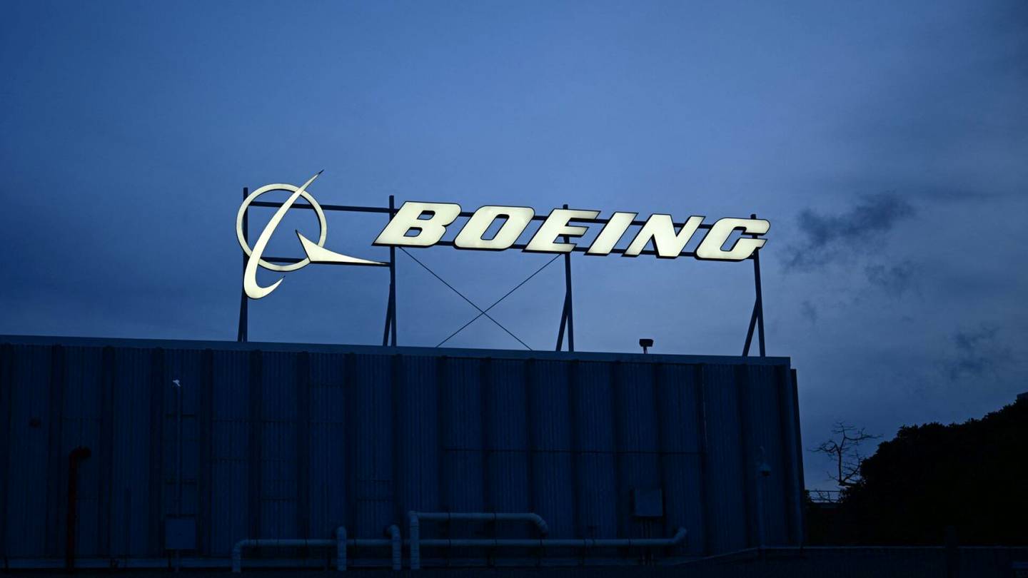Ilmailu | Boeingin rahti­kone teki hätä­laskun Miamissa