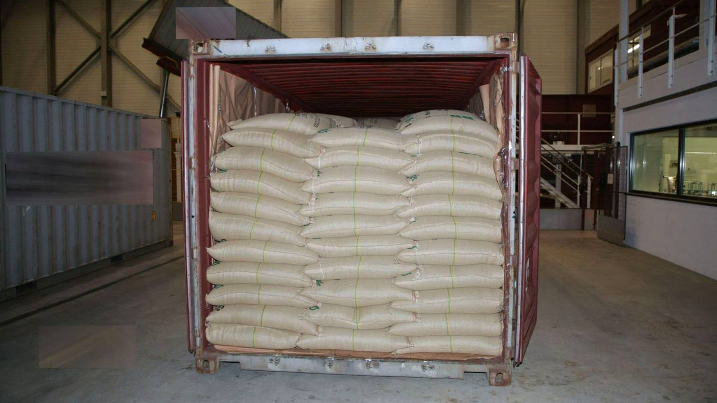 Huumeet | Sveitsissä takavarikoitiin yli 500 kiloa kokaiinia – Huumeet saapuivat kahvipapu­pusseissa Nespresson tehtaalle